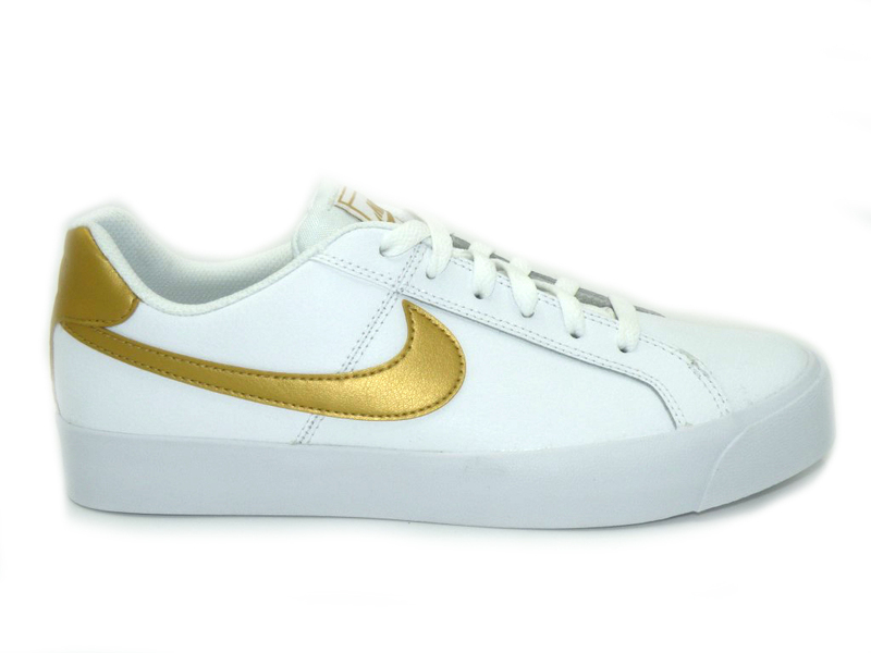 Nike Court Royale