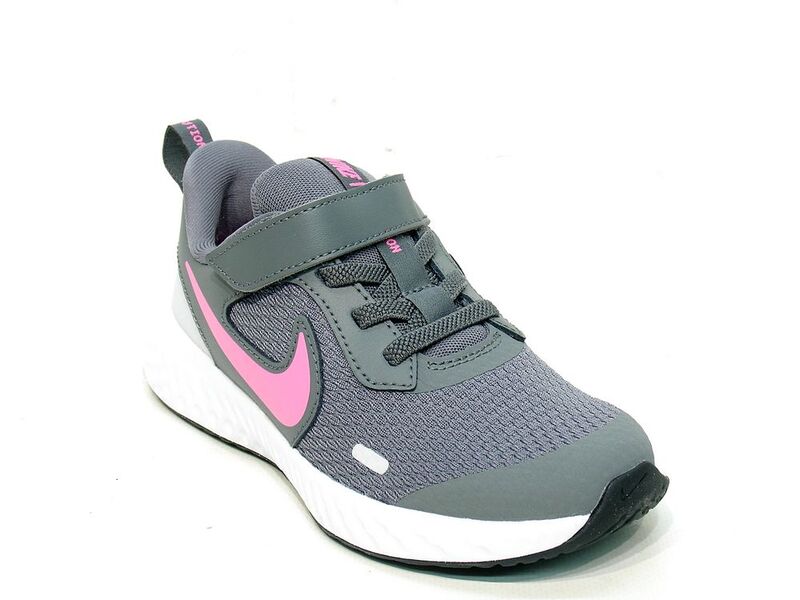 Nike Revolution 5